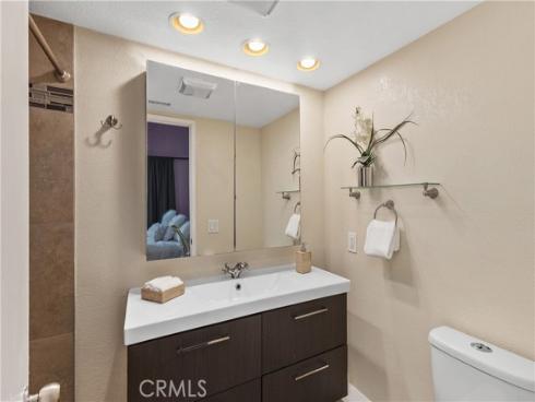 2730 W Segerstrom  D  Avenue, Santa Ana, CA