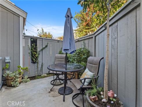 2730 W Segerstrom  D  Avenue, Santa Ana, CA