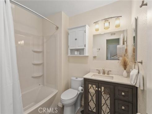 2730 W Segerstrom  D  Avenue, Santa Ana, CA