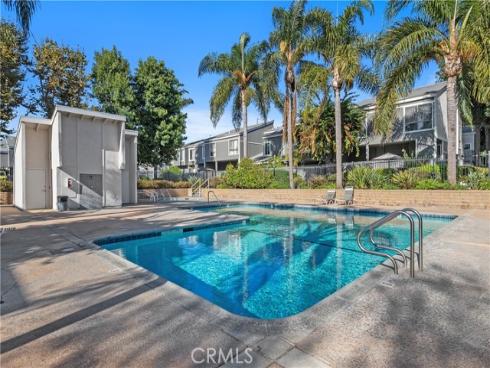 2730 W Segerstrom  D  Avenue, Santa Ana, CA