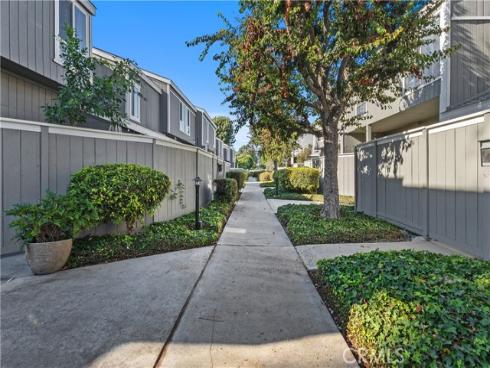 2730 W Segerstrom  D  Avenue, Santa Ana, CA