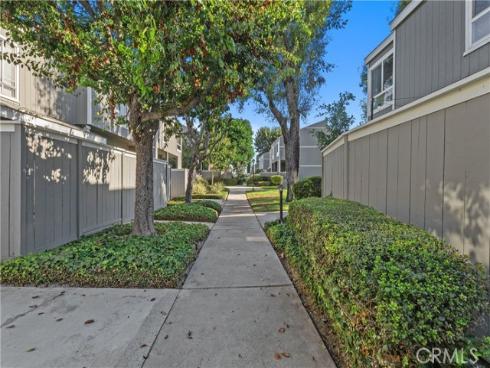 2730 W Segerstrom  D  Avenue, Santa Ana, CA