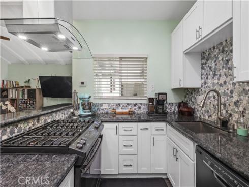 2730 W Segerstrom  D  Avenue, Santa Ana, CA