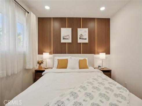 1533  W San Lorenzo Ave  , Santa Ana, CA