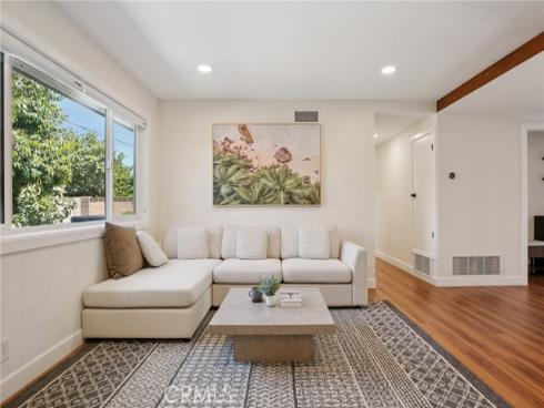 1533  W San Lorenzo Ave  , Santa Ana, CA