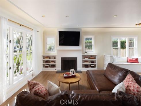 2556 N Valencia Street, Santa Ana, CA