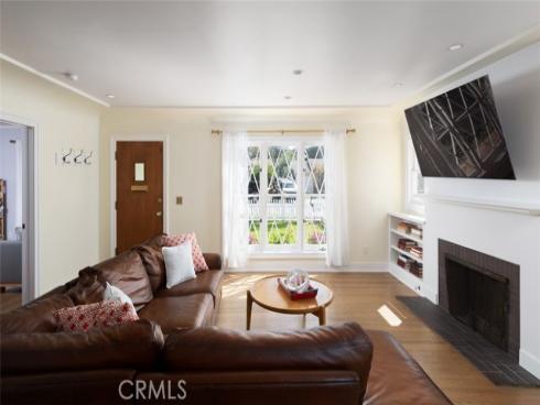 2556 N Valencia Street, Santa Ana, CA