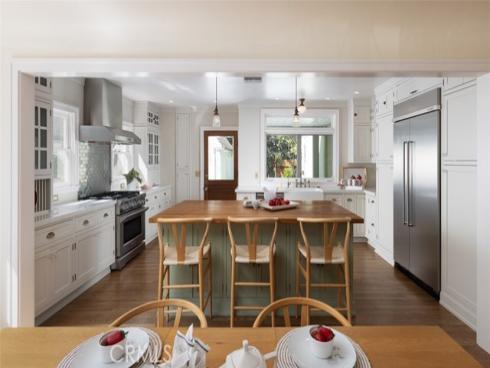 2556 N Valencia Street, Santa Ana, CA