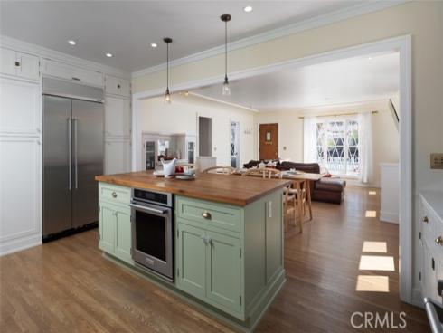 2556 N Valencia Street, Santa Ana, CA