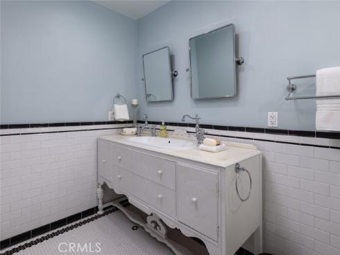 2556 N Valencia Street, Santa Ana, CA