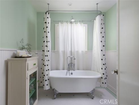 2556 N Valencia Street, Santa Ana, CA