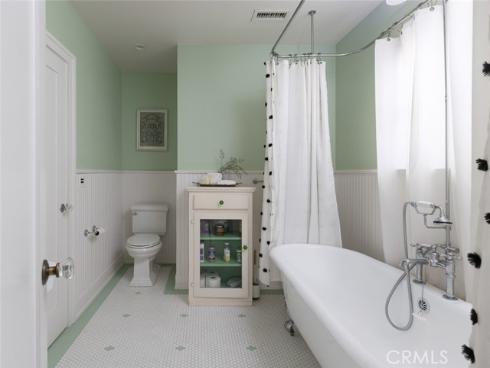 2556 N Valencia Street, Santa Ana, CA