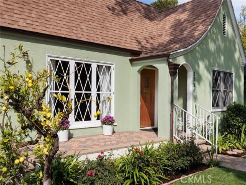 2556 N Valencia Street, Santa Ana, CA