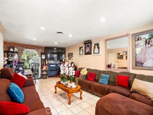 3413 W James   Avenue, Santa Ana, CA