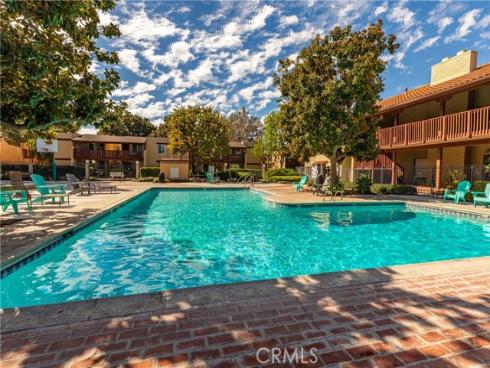 1040 W Macarthur  66  Boulevard, Santa Ana, CA