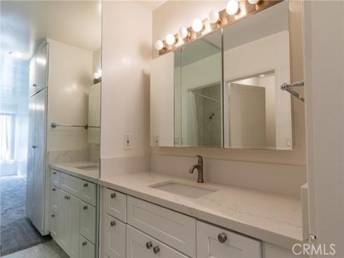 1040 W Macarthur  66  Boulevard, Santa Ana, CA