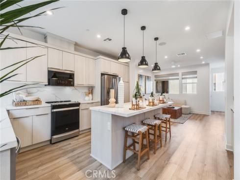 595 S Lyon Street, Santa Ana, CA