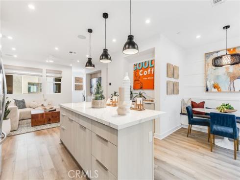 595 S Lyon Street, Santa Ana, CA