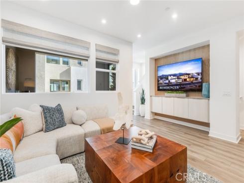 595 S Lyon Street, Santa Ana, CA