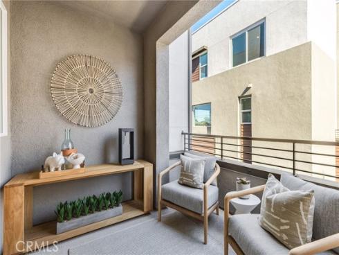 595 S Lyon Street, Santa Ana, CA