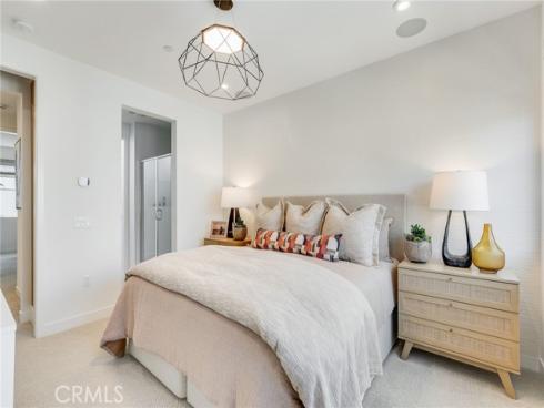 595 S Lyon Street, Santa Ana, CA