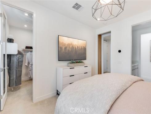 595 S Lyon Street, Santa Ana, CA