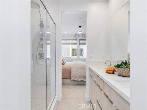 595 S Lyon Street, Santa Ana, CA