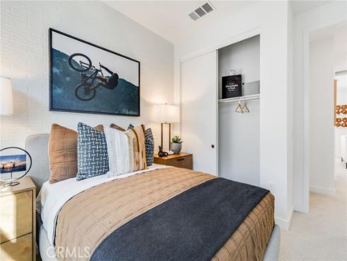 595 S Lyon Street, Santa Ana, CA