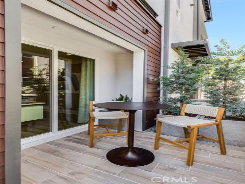 595 S Lyon Street, Santa Ana, CA