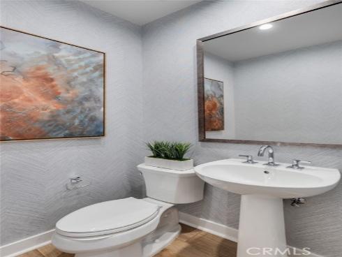 595 S Lyon Street, Santa Ana, CA