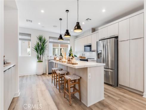 595 S Lyon Street, Santa Ana, CA