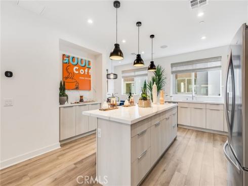 595 S Lyon Street, Santa Ana, CA