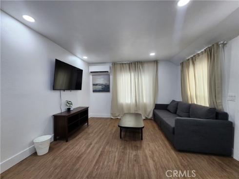 1819 W 2nd , Santa Ana, CA