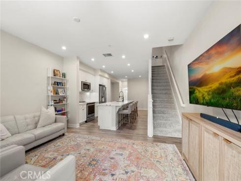 1080 S Harbor 2 Boulevard, Santa Ana, CA