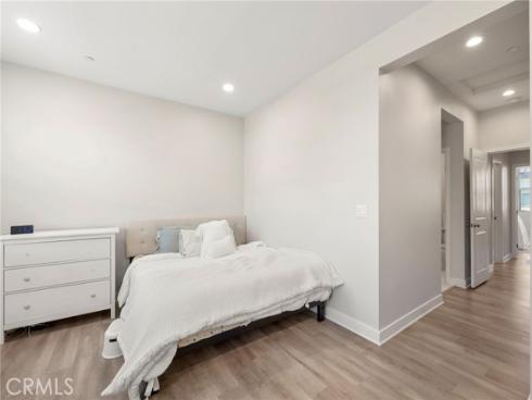 1080 S Harbor 2 Boulevard, Santa Ana, CA