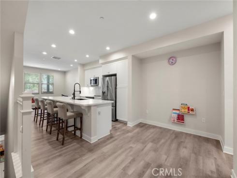 1080 S Harbor 2 Boulevard, Santa Ana, CA