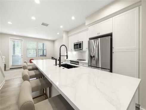 1080 S Harbor 2 Boulevard, Santa Ana, CA