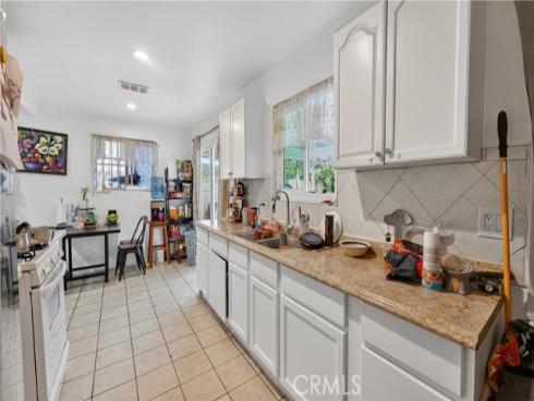 2926 W La Verne  , Santa Ana, CA