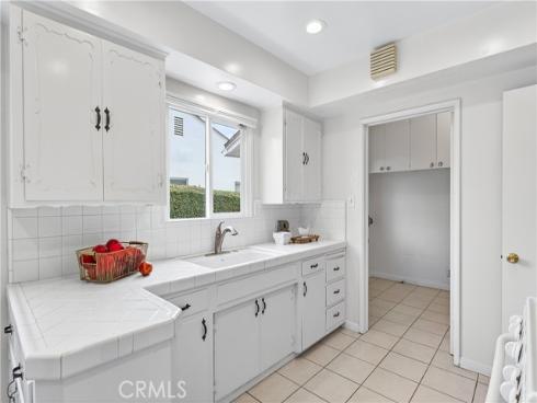 1005 W 20th  , Santa Ana, CA