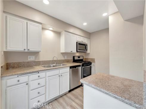 2670 W Segerstrom  f , Santa Ana, CA