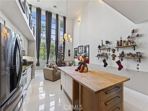 906 E Civic Center  , Santa Ana, CA