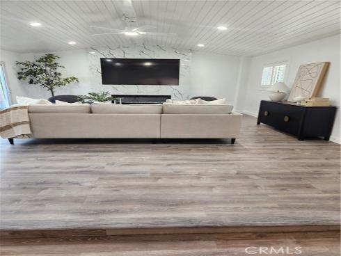 1626 E 15th St , Santa Ana, CA