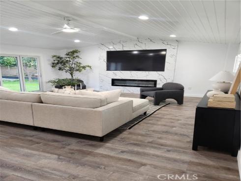 1626 E 15th St , Santa Ana, CA