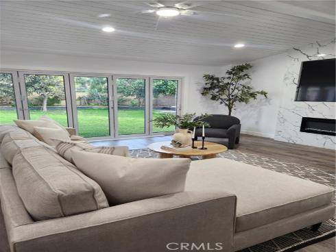 1626 E 15th St , Santa Ana, CA