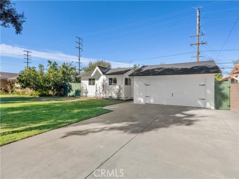 2029 W Flora  , Santa Ana, CA