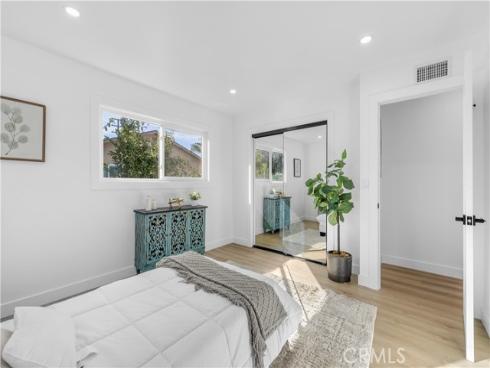 2029 W Flora  , Santa Ana, CA