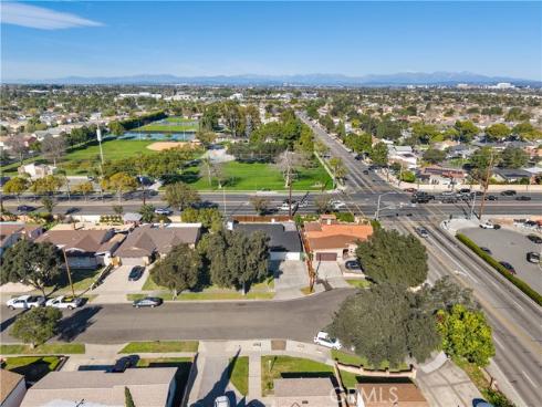2029 W Flora  , Santa Ana, CA
