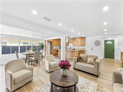 2029 W Flora  , Santa Ana, CA