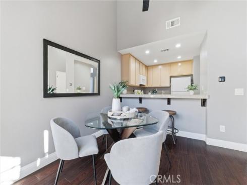 2516 W Macarthur  j , Santa Ana, CA