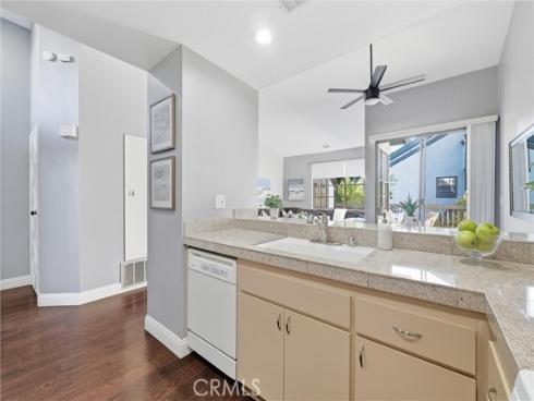 2516 W Macarthur  j , Santa Ana, CA